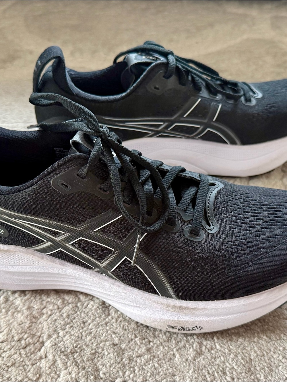 LIKE NEW Asics Gel Kayano 32 Men’s Size 8.5 Athletic Running Shoes Black & White